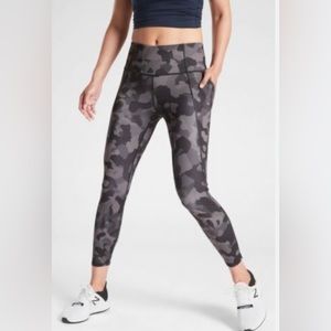 NWT Athleta Lightning Camo 7/8 Leggings